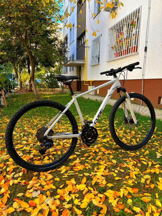 Bicicleta cube 2025