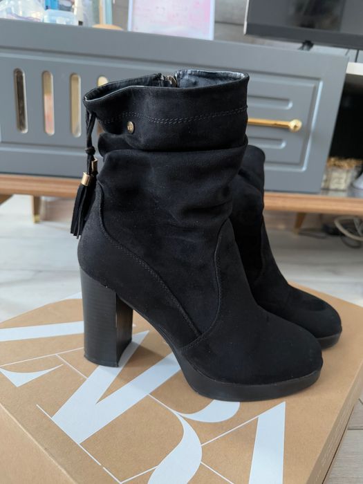 Черни боти с дебел ток