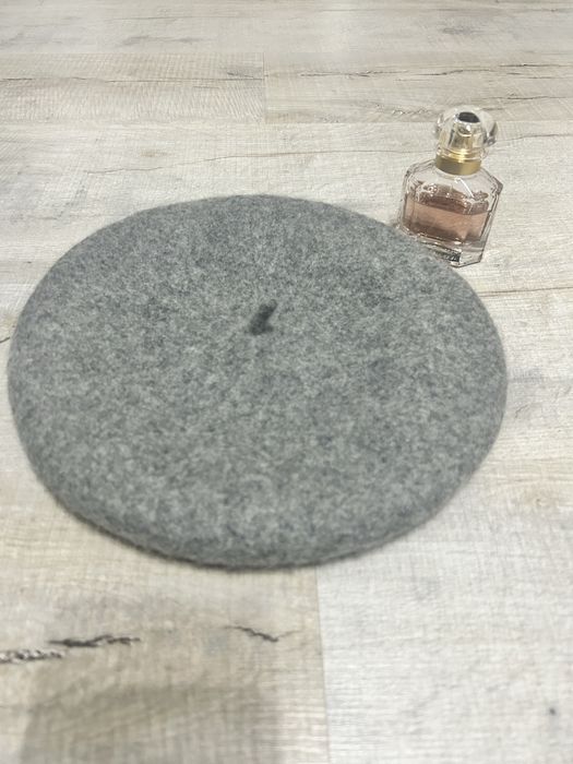 Beretă superbă, purtata o singura data.