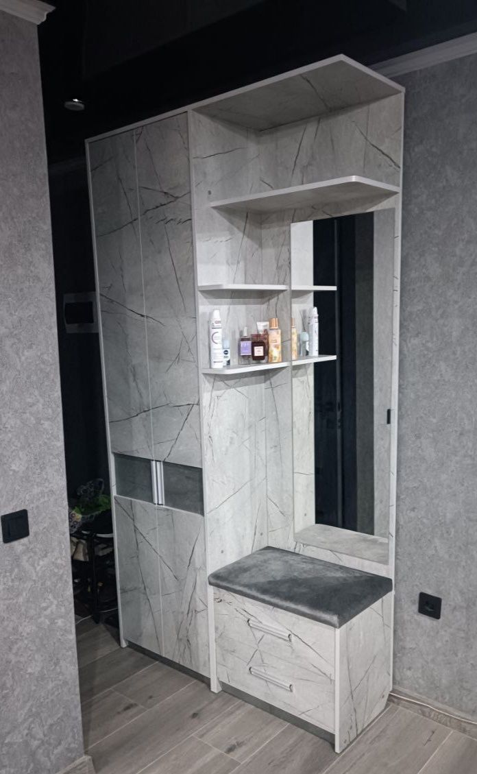Продам прихожую.