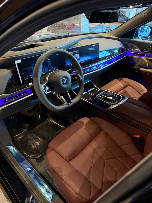 Продам новую BMW i7 xDrive60 M70 с официальной гарантией