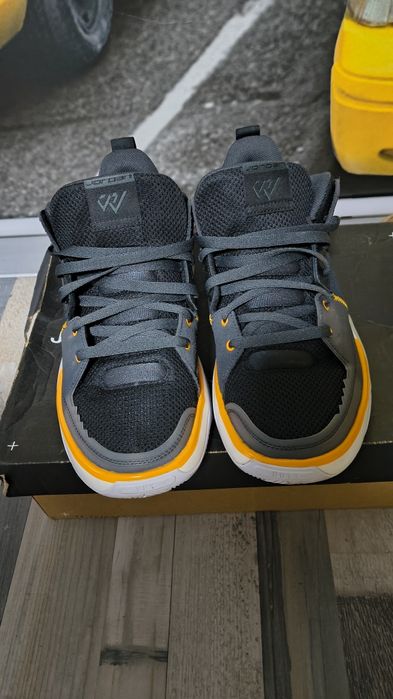 Найк Джордан 44 номер обувани 2 пъти