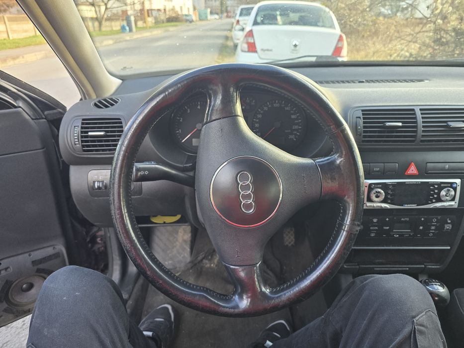 Vând Audi A3 8L motor defect