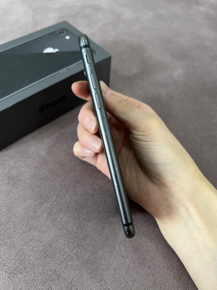 Срочно продается IPhone 8