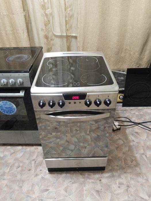 Продам стеклокерамическую плиту Hansa