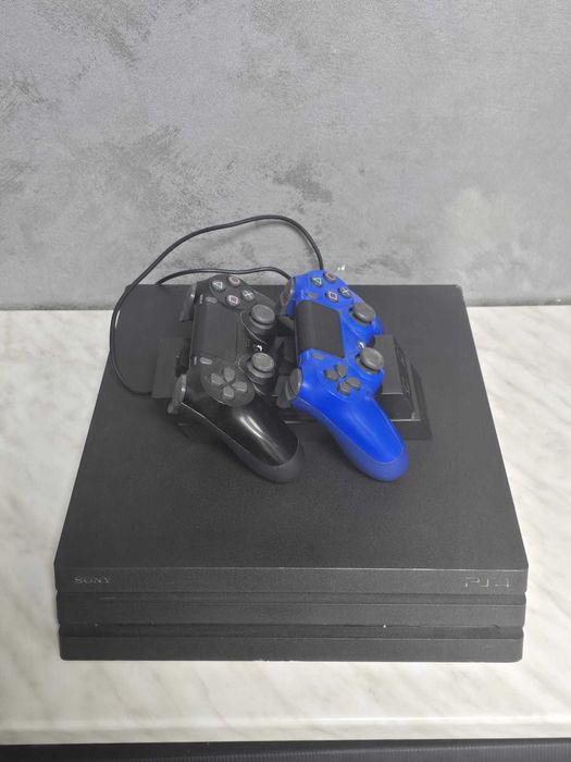 PlayStation 4 Pro 1 TB + 2 Controllere Bmg Amanet 92301