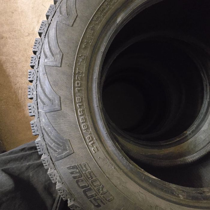 Продается зимние шины шипованные