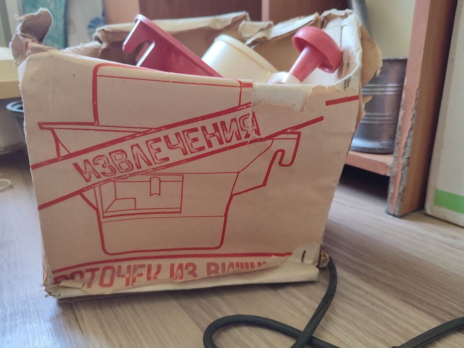 Устройство для удаления косточек из вишни.