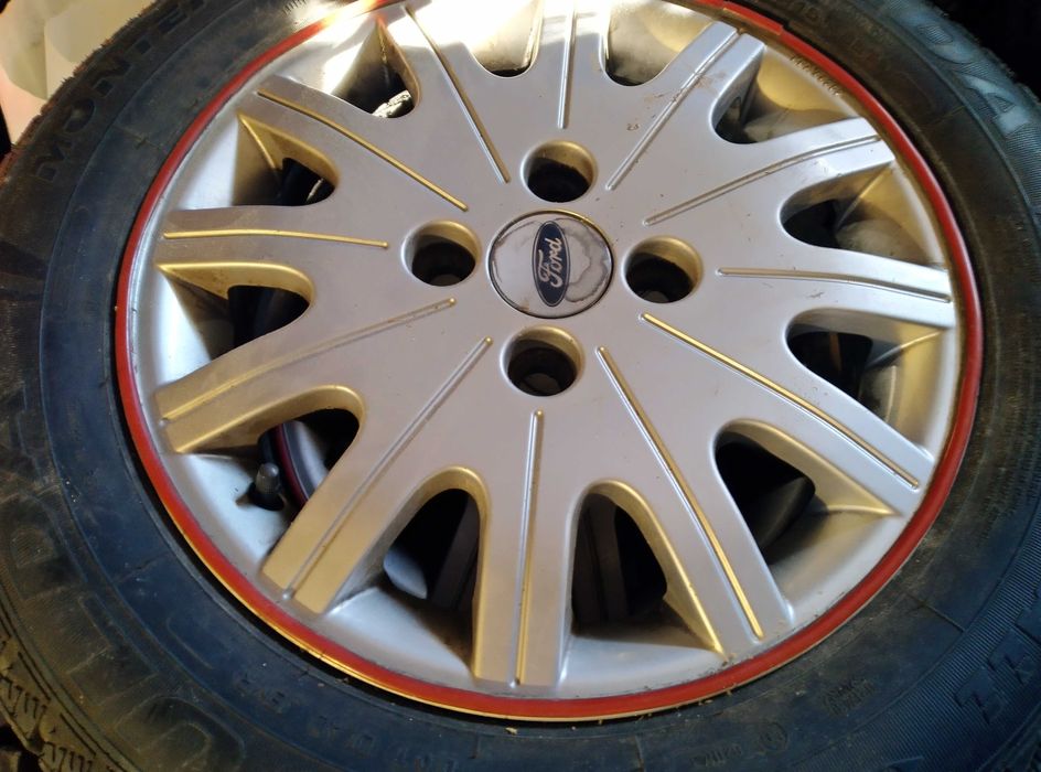 продавам рън флет гуми 16 цола с джантите 195-55-16 за форд фокус