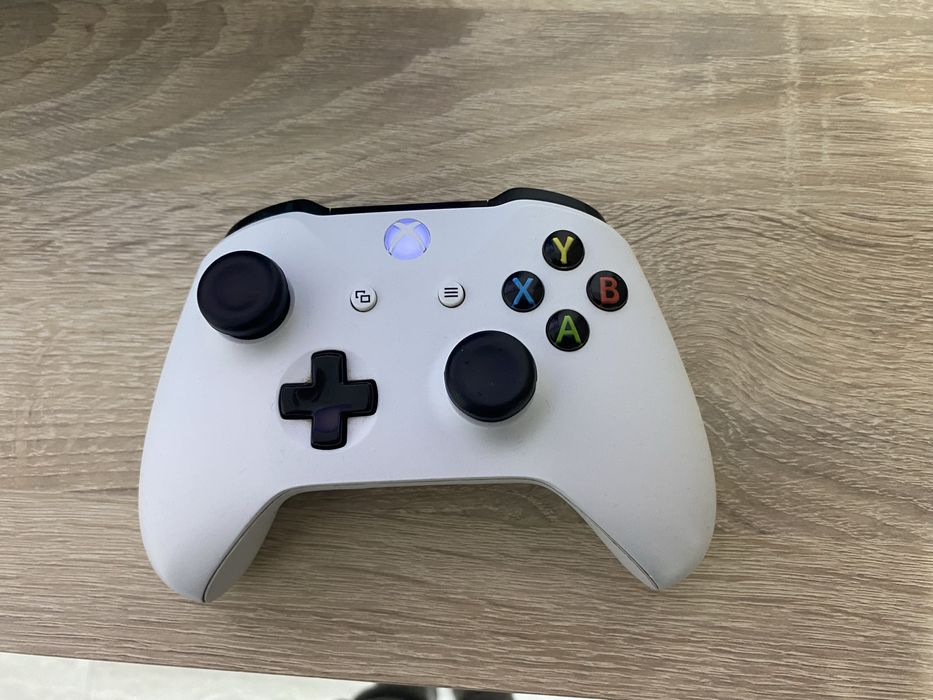 Xbox one s 1tb cu gta 5