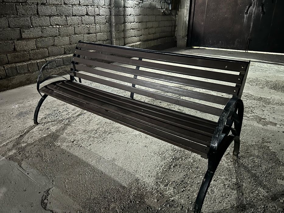 Продаются скамейки и урны в хорошем состояний