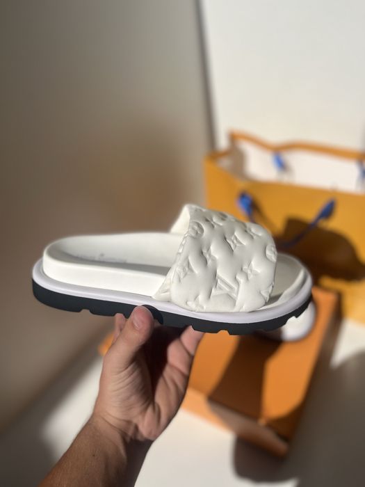 Slapi Louis Vuitton noi la cutie , marimea 38