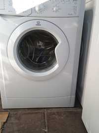 Mașină de spălat Indesit SWIB33
