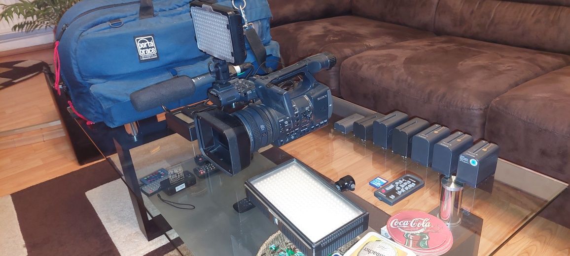 Sony HDR-AX2000 + Accesorii