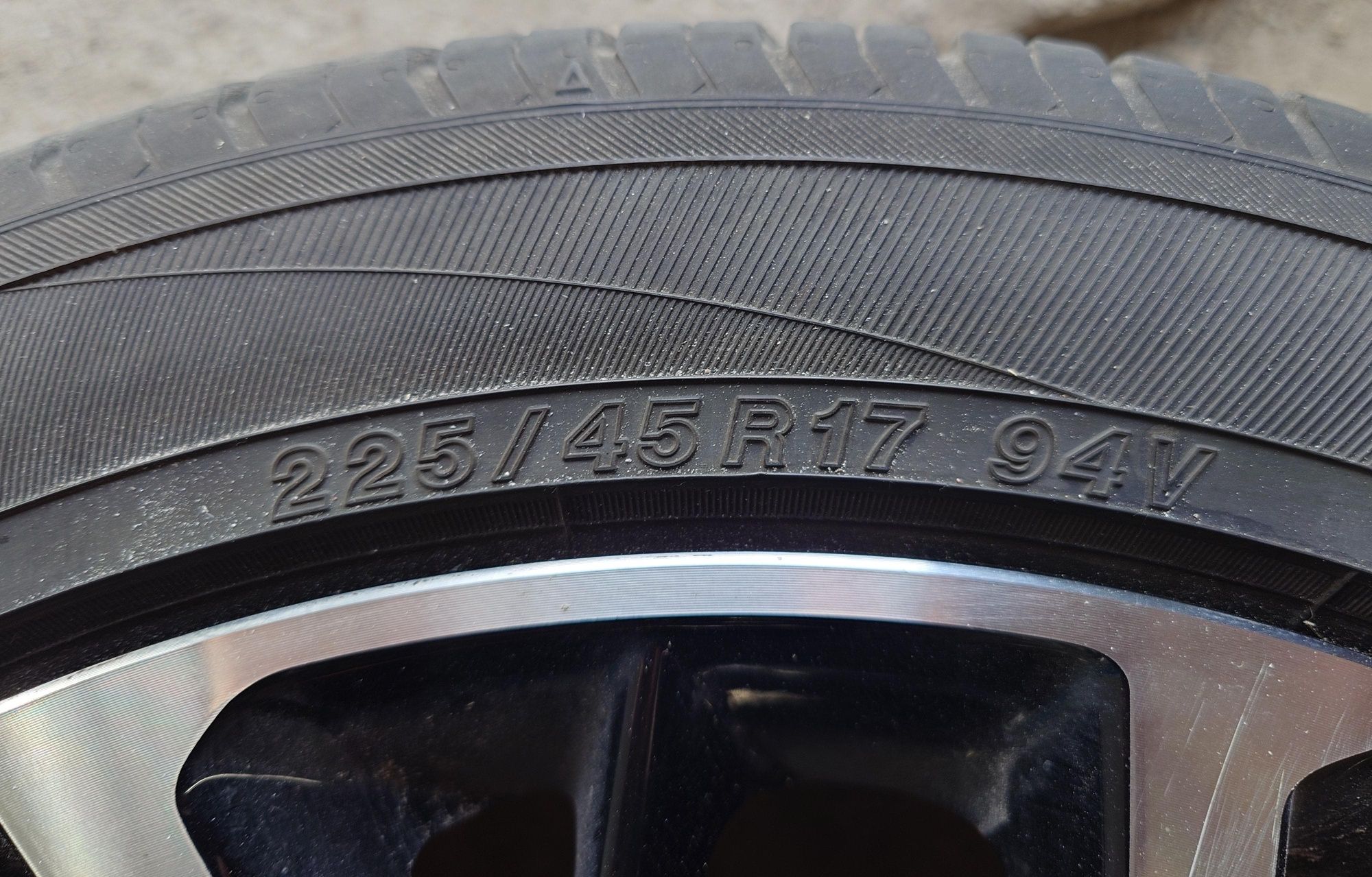 225/45 R 17 94V Летние шины YOKOHAMA с дисками.  Состояние новое .