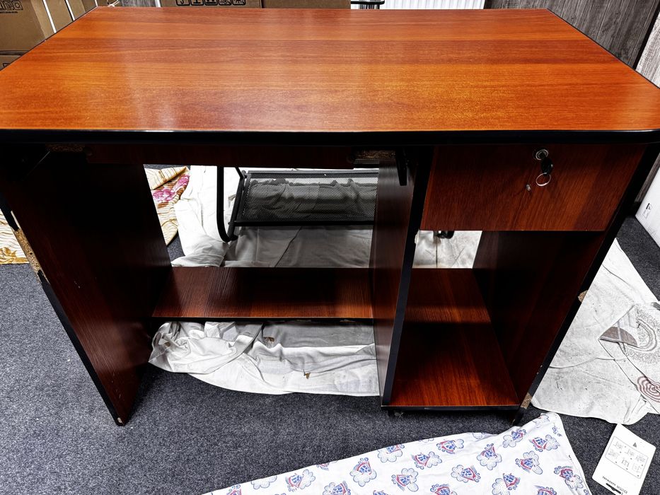 Стол компьютерный в хорошем состоянии