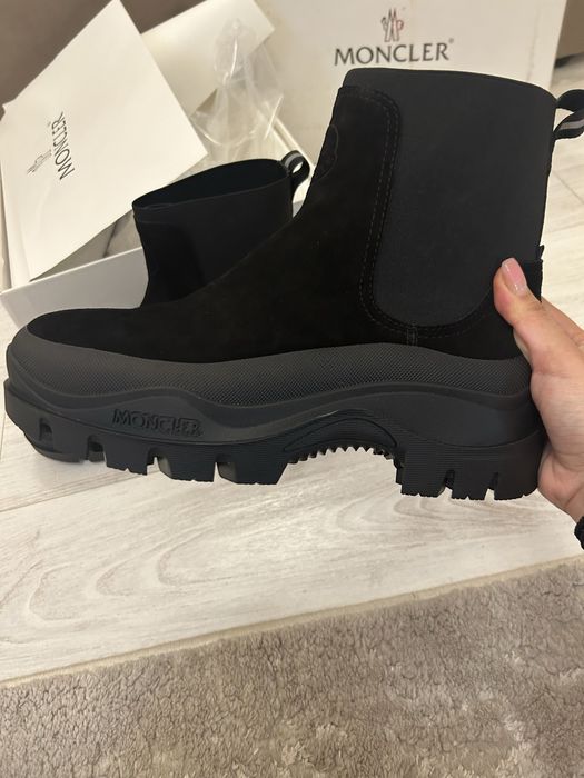 Ghete piele intoarsa Moncler