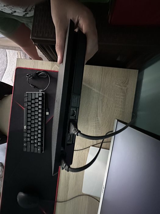Продавам Playstation 4