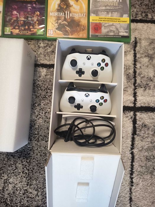 Xbox one S 2 controlere