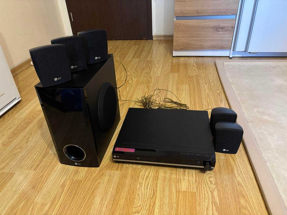 LG 5.1 Система за домашно кино 300W RMS