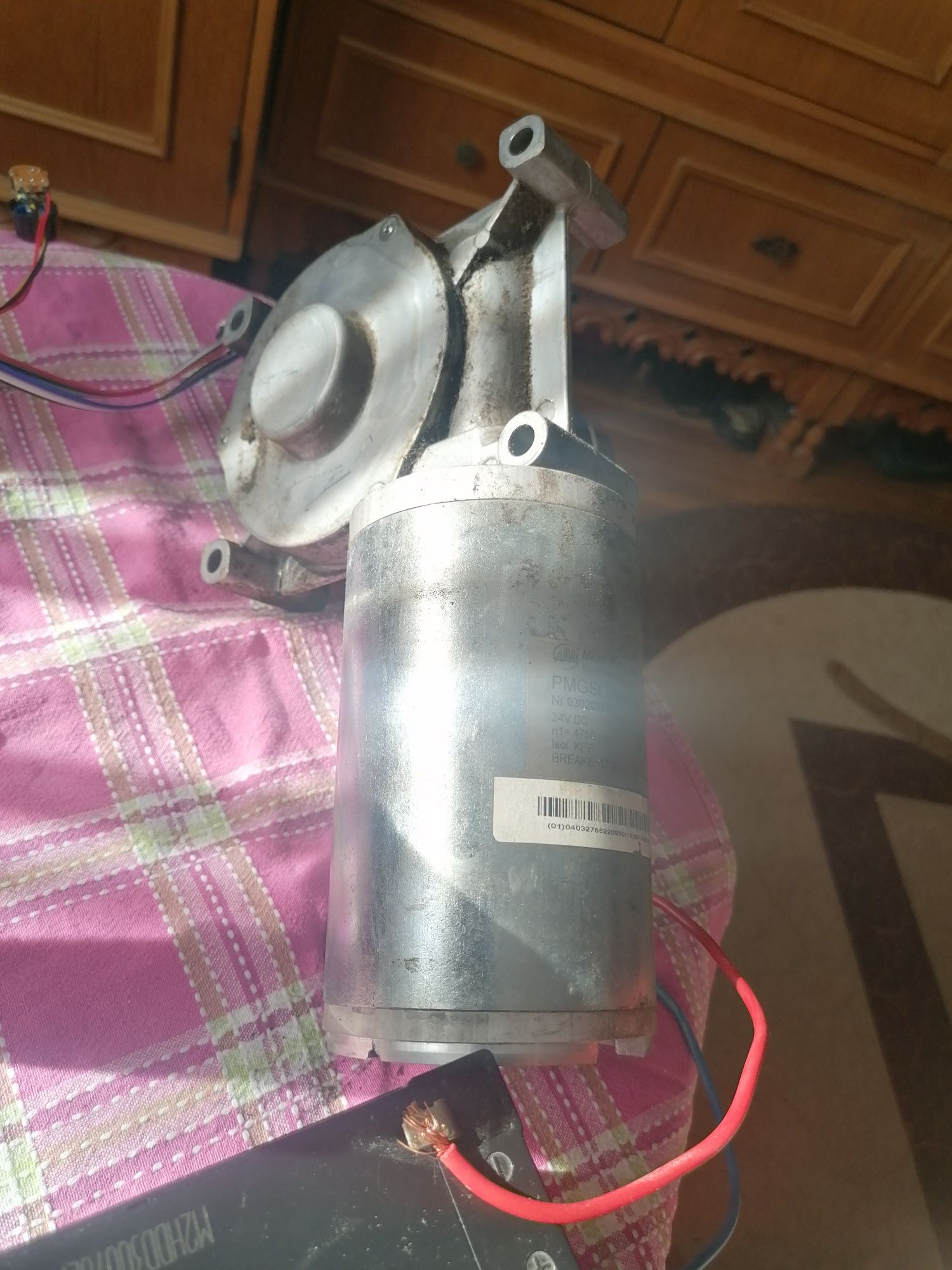 Vindm motor cu reductor - 24v