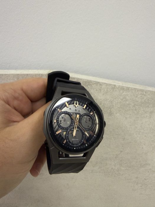 Часовник Bulova Curv Chronograph