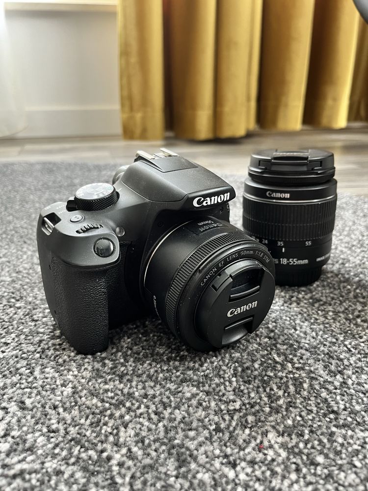 Canon DSLR 1300D cu accesorii incluse