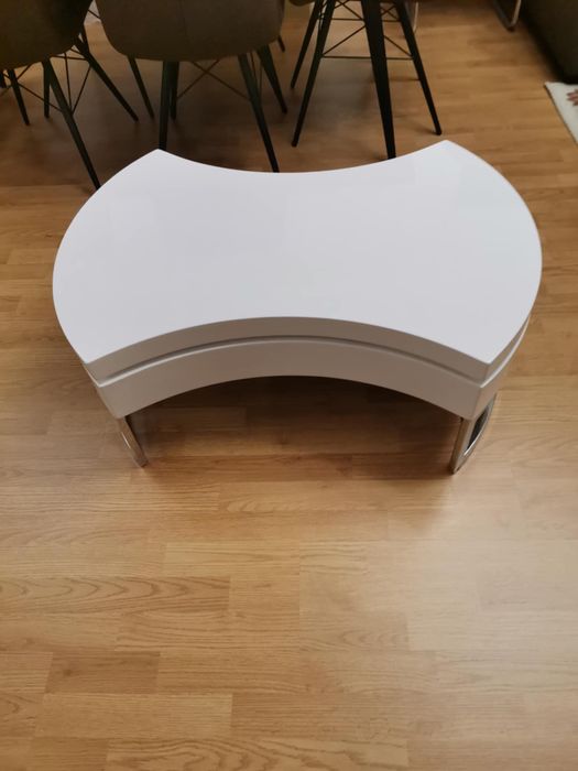 холна маса с модерен дизайн