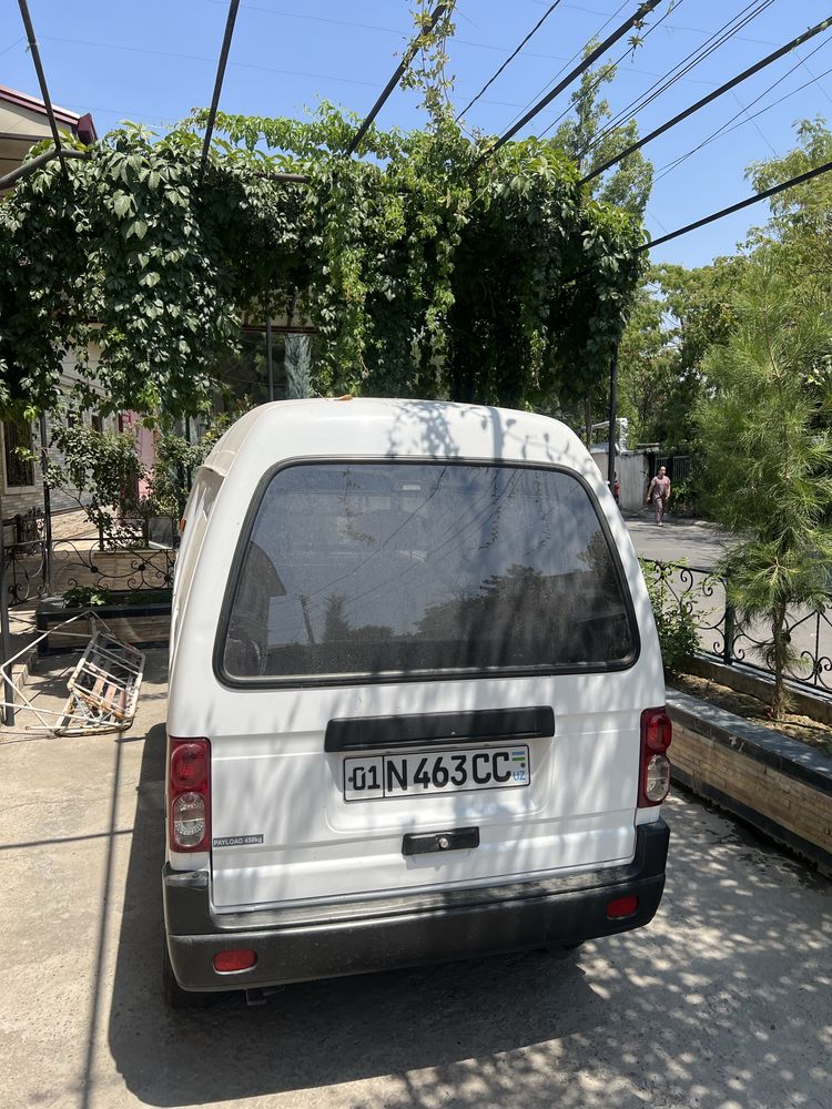 Chevrolet Damas van