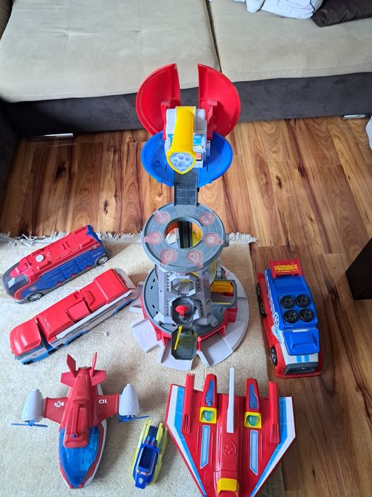 Set Patrula Catelusilor cu turn ,camioane , avion