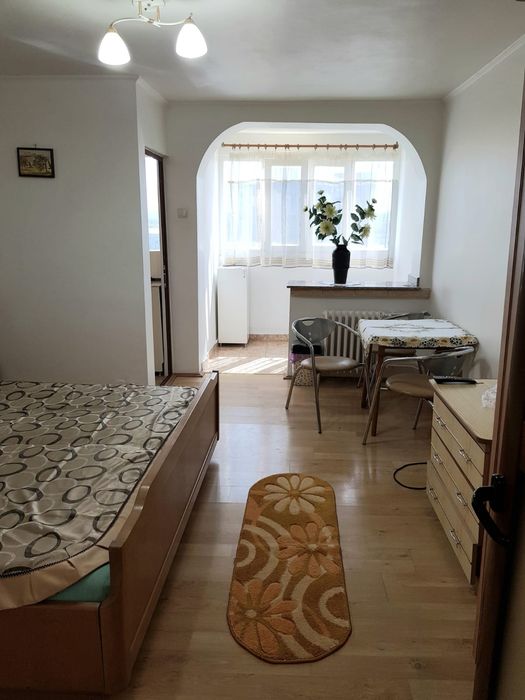 Particular  garsoniera decomandată