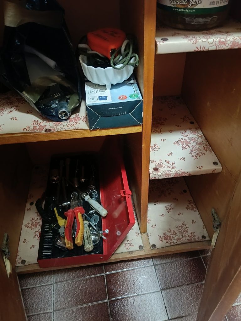 Продават се Шкафове