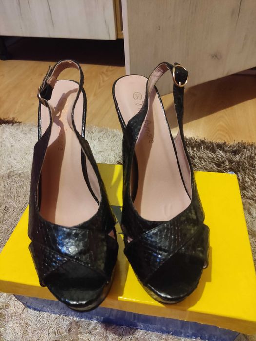 Pantofi de ocazie 35 lei perechea