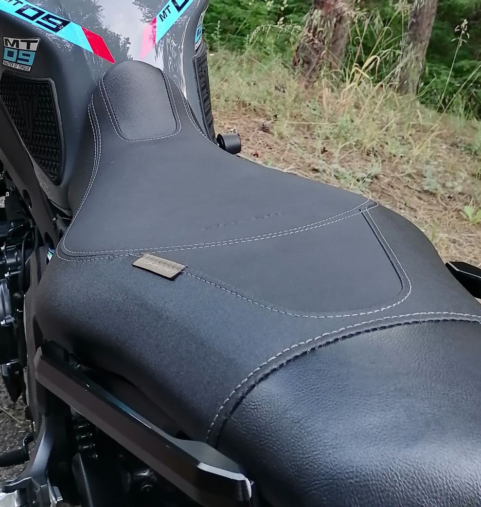Поръчкова комфортна седалка за Yamaha Mt-09*Алкантара и Кожа*