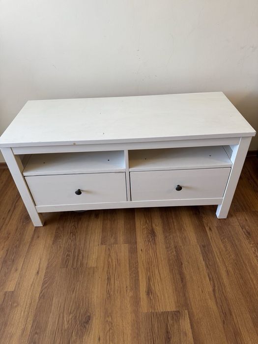 Шкаф за тв от Икеа -бял