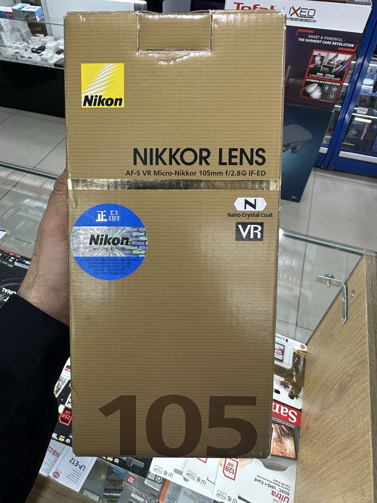 Nikon D850 body  Nikon AF-S 105mm macro F2.8G