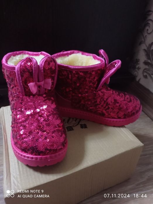 Продам детские угги