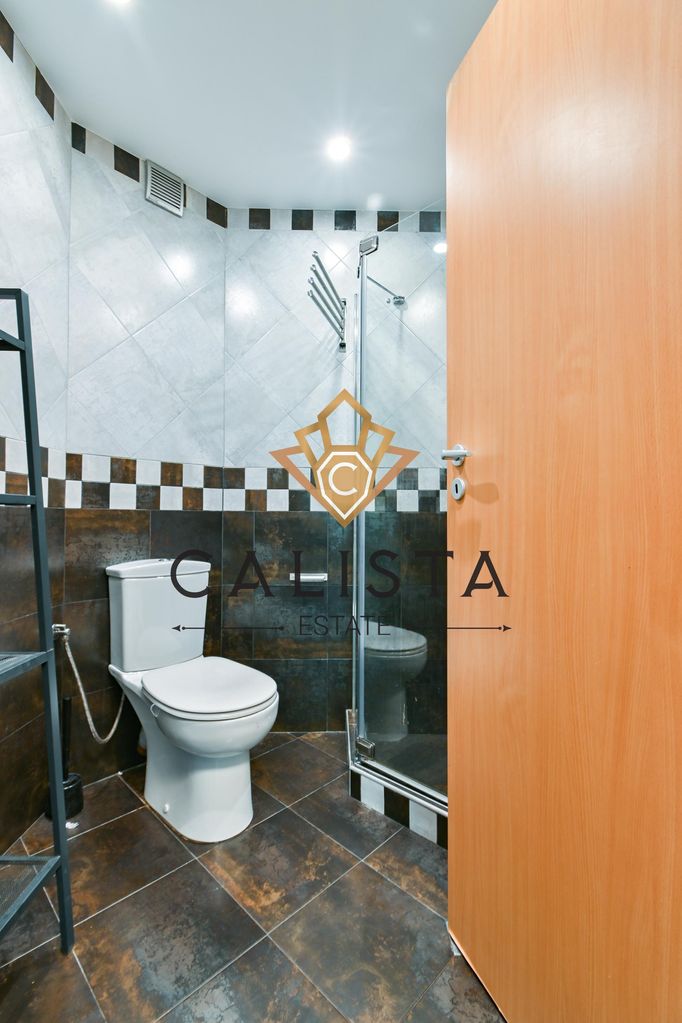 Дава се под наем Тристаен апартамент в София, Център - 110 кв.м за 875 € - Снимка #10
