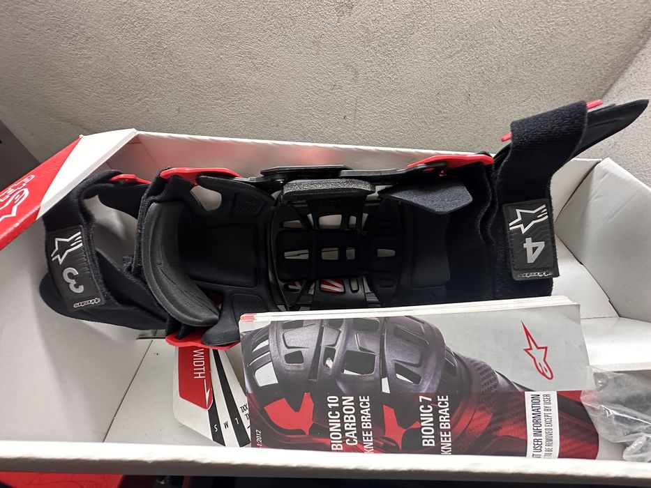 Alpine stars  BIONIC-10 CARBON шини наколенки