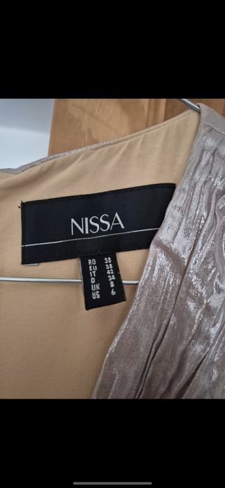 Vând rochie nissa într-o stare foarte bună