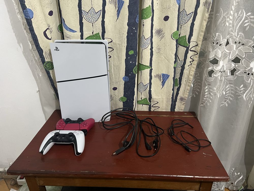 Vand playstation 5 1tb digital 2 manete