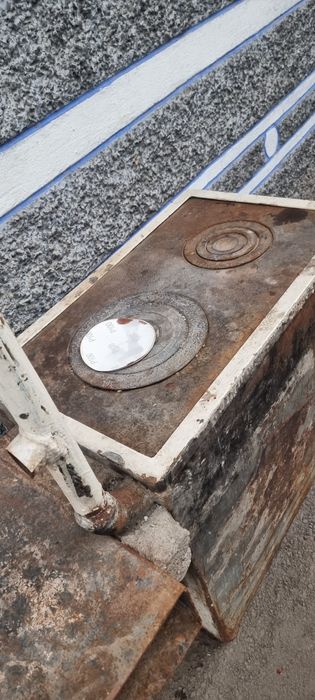 Продам печь в хорошем состоянии печь чугунная