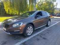 Volvo V60 Cross Country model 2018