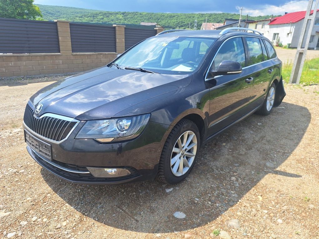 Ușii usa Skoda Superb 2 facelift model break cod culoare negru LF9R
