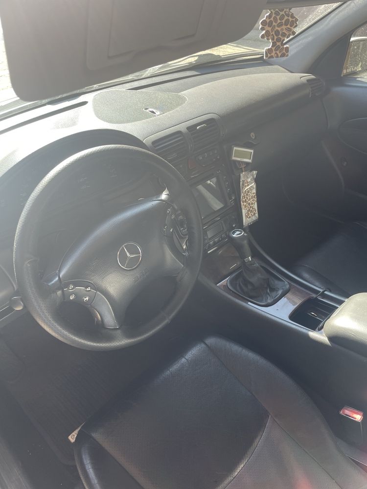 Vand 2 auto mercedes c 220