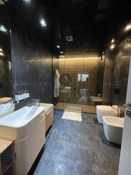 Продава се Тристаен апартамент в Пловдив, Кършияка - 130 кв.м за 1962 €/кв.м - Снимка #12