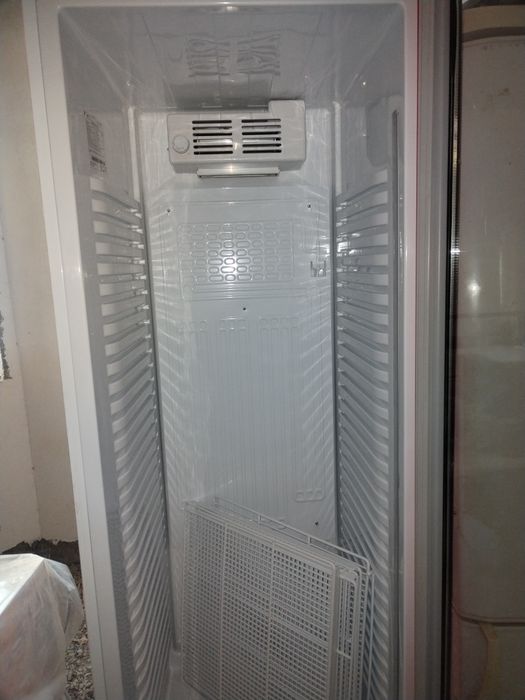 Витрина холодильник сотилади.