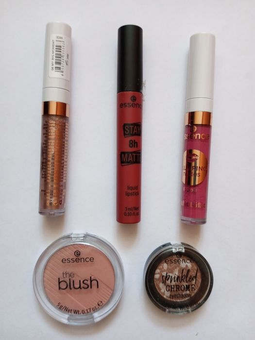 Блеск для губ, румяна