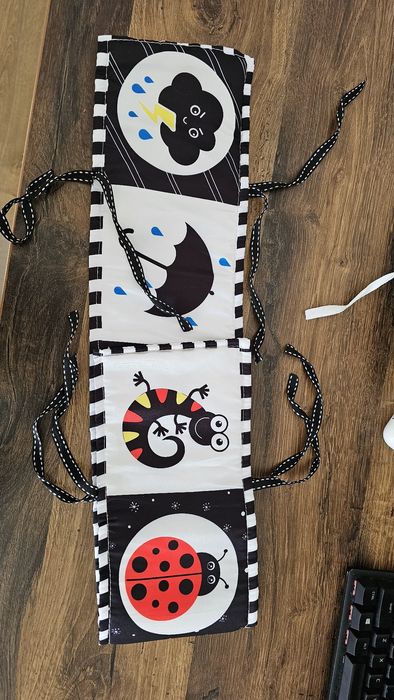 Carte senzoriala alb negru rosu bebelusi