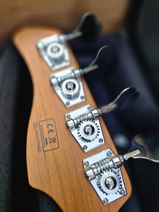 Chitara bass Jazz Marcus Miller V8